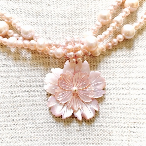 Vintage Pink Multi Strand Pearl And Carved Mother Of Pearl Necklace - Picture 4 of 4